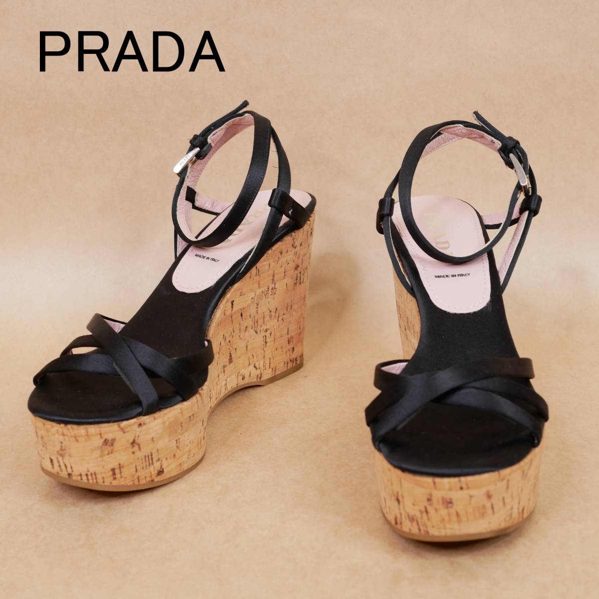 ゴールド⁄金色系）のフリマアイテム一覧 PRADA（スニーカー ストラップ 