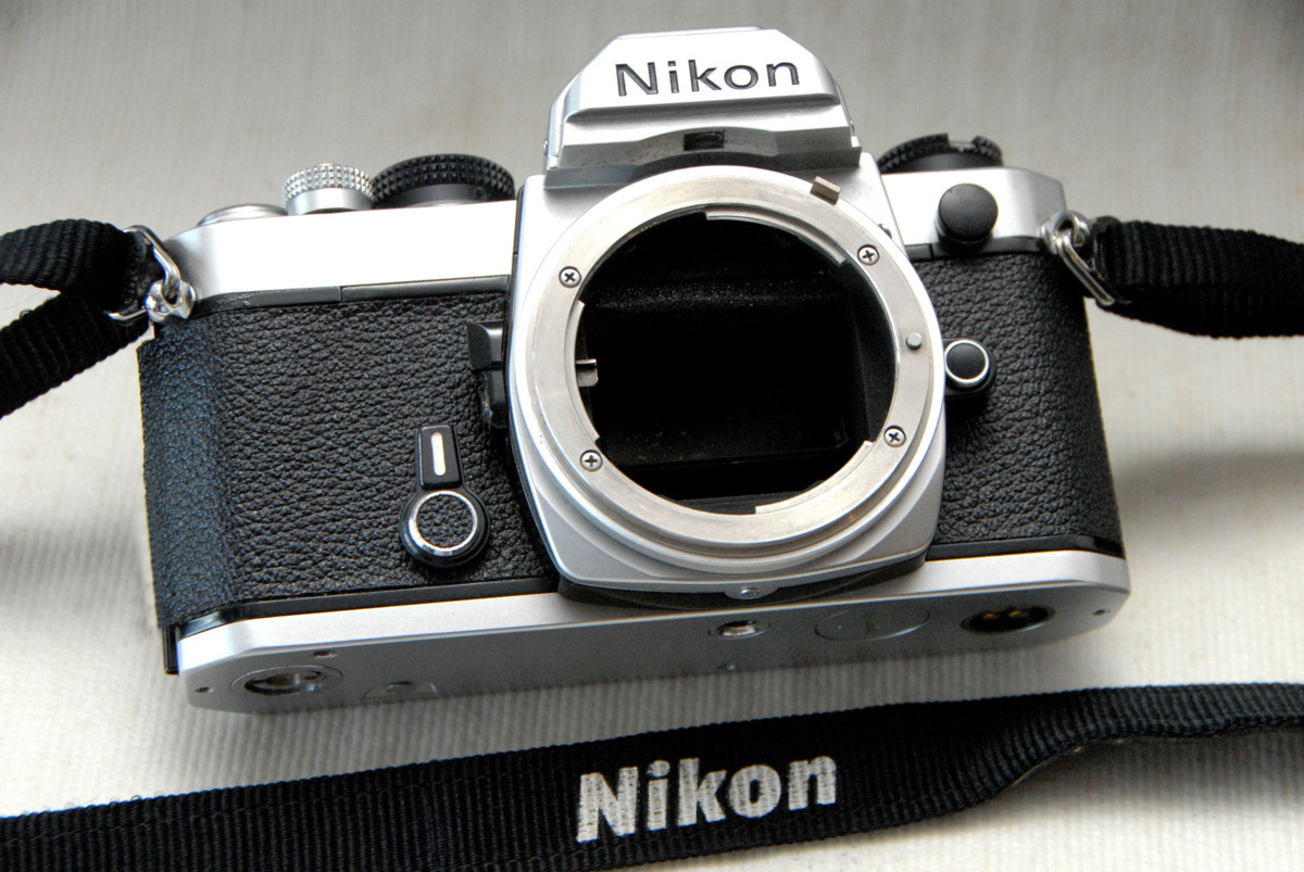 Nikon ニコン 人気の高級一眼レフカメラ FM 銀ボディ 希少・良好