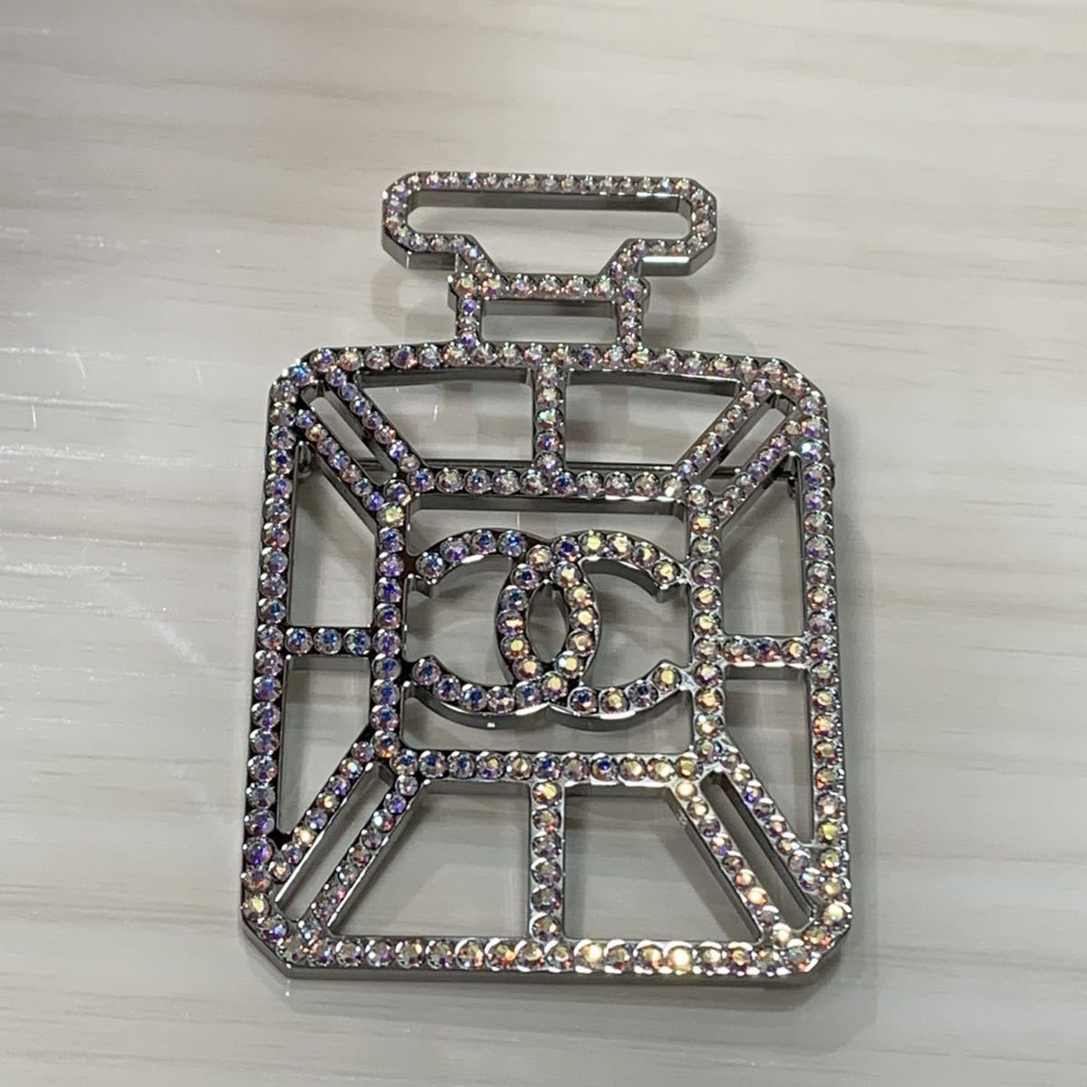 CHANEL シャネル 香水瓶 ブローチ No.5 ラインストーン A22S 楽天