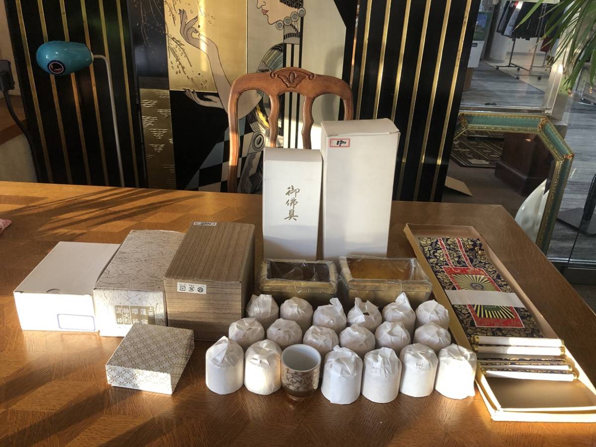 人気定番，得価 仏壇店 在庫 仏具 色々まとめて お位牌 蓮傘 瓔珞 見台 茶湯器(仏具一般)｜売買されたオークション情報、yahooの商品情報をアーカイブ公開 - オークファン 仏具一般
