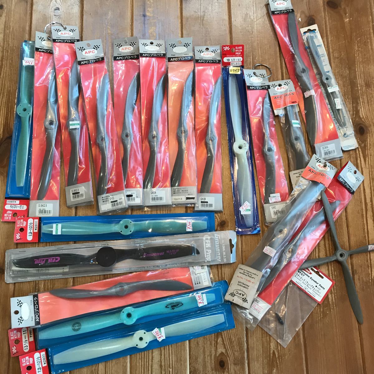 ラジコン飛行機　未使用新品プロペラ　15本セット　お値下げいたしました！ ラジコン飛行機用 プロペラ 未使用 大量