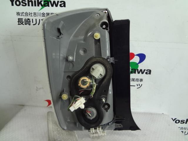 プリウス ZVW30 右テールランプ 16239007 【公式通販】