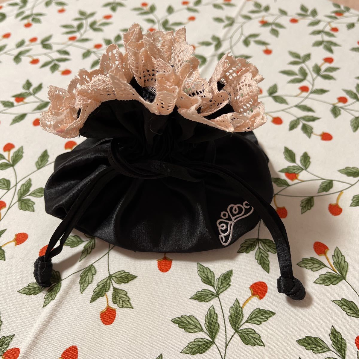 ピーチジョン 巾着 ポーチ サテン黒 ピンクレース 品 その他 売買されたオークション情報 Yahooの商品情報をアーカイブ公開 オークファン Aucfan Com