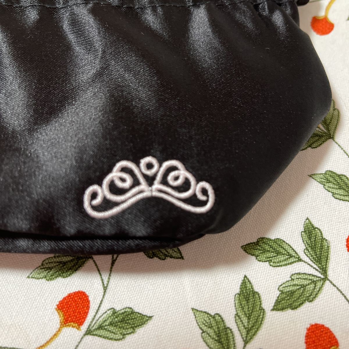 ピーチジョン 巾着 ポーチ サテン黒 ピンクレース 品 その他 売買されたオークション情報 Yahooの商品情報をアーカイブ公開 オークファン Aucfan Com