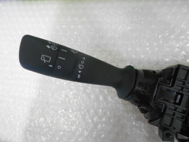ムーヴキャンバス LA800S ディマースイッチ 15696165 LA800S ダイハツ ムーヴキャンバス | 型式:5BA-LA800S｜ムーヴキャンバス(ダイハツ)の総合情報 後席パワーウインドウレギュレータスイッチ交換（ダイハツ