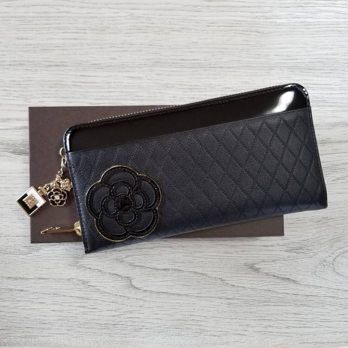 完売品！【送料無料】新品◇CLATHAS クレイサス◇本革 ラウンド 