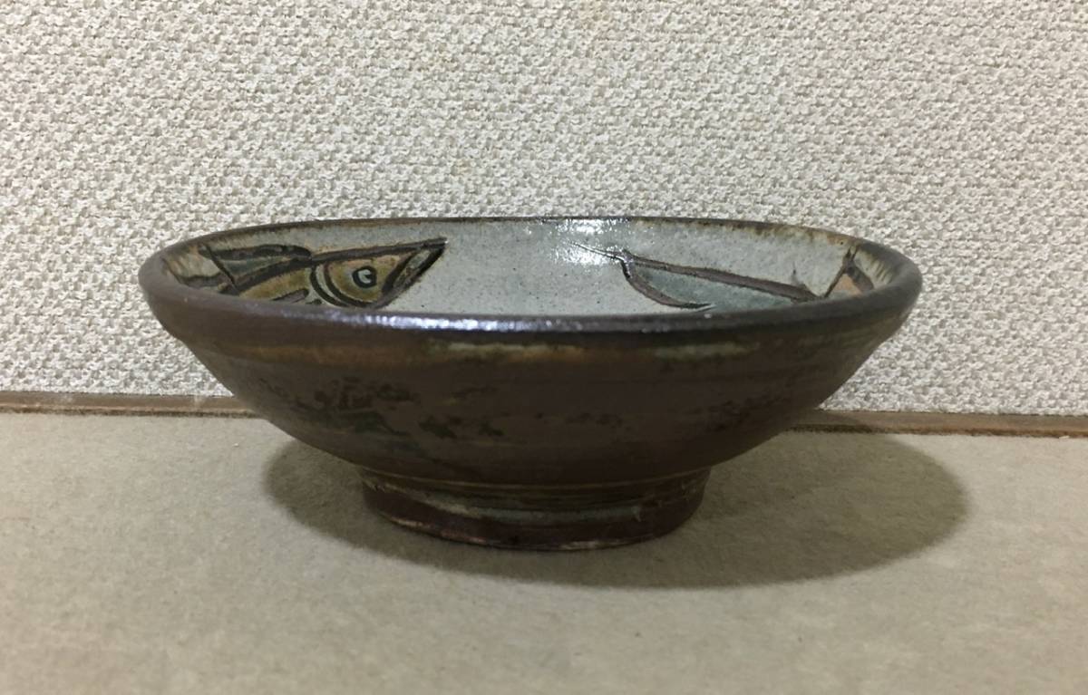 人間国宝 金城次郎 壺屋焼魚文皿 共箱 栞 金城次郎 【公式通販】