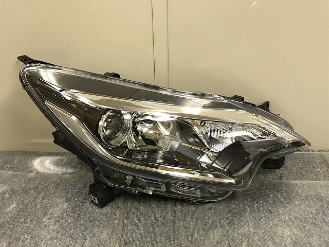 新品，本物保証】 ノート E12/NE12 後期 ハロゲン 純正 右ヘッドライト