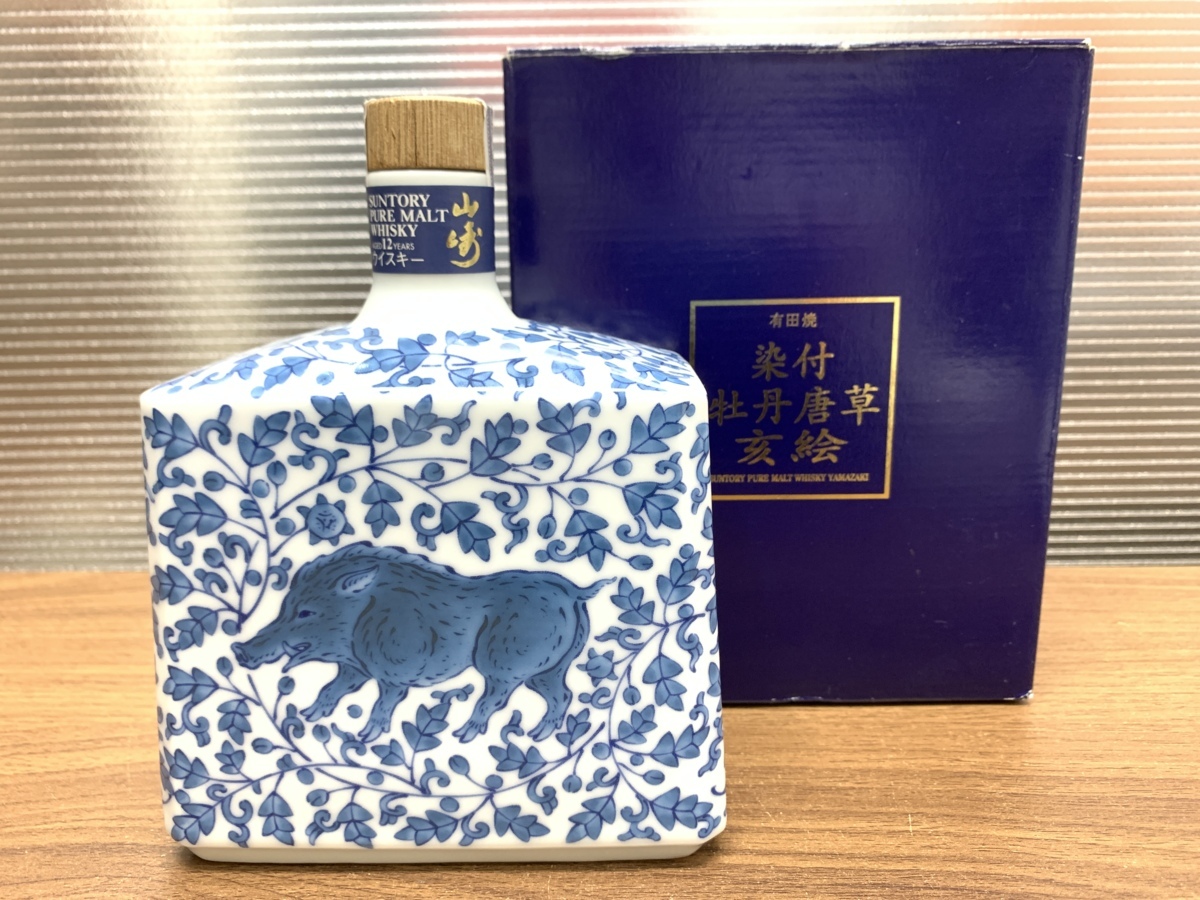 サントリー ピュアモルトウイスキー　 山崎12年 有田焼　(染付牡丹唐草亥絵) サントリー ピュアモルトウイスキー 山崎12年 有田焼 (染付牡丹唐草亥