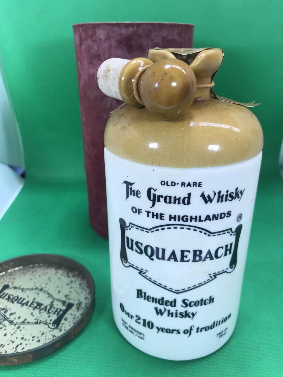 U)【未開栓】USQUAEBACH/ウシュクベ 陶器ボトル 750ml 43% 缶付き