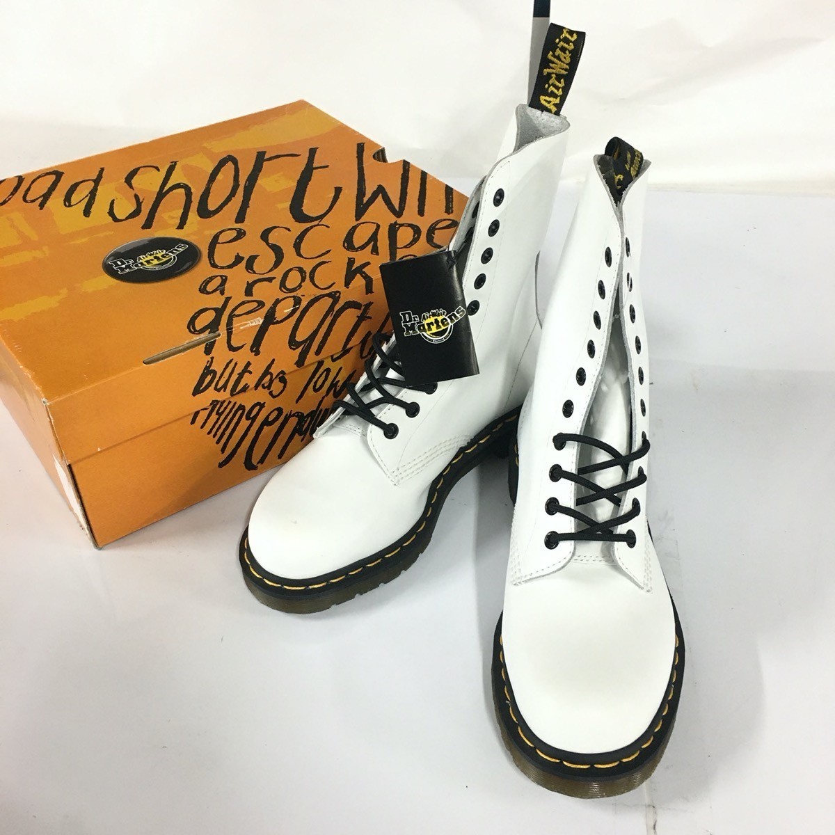 100%新品，爆買い AB2802 DR. MARTENS ドクターマーチン UK 7サイズ メンズ スニーカー 靴 ブーツ 展示品 シューズ(UK7)｜売買されたオークション情報、yahooの商品情報をアーカイブ公開 - オークファン UK7