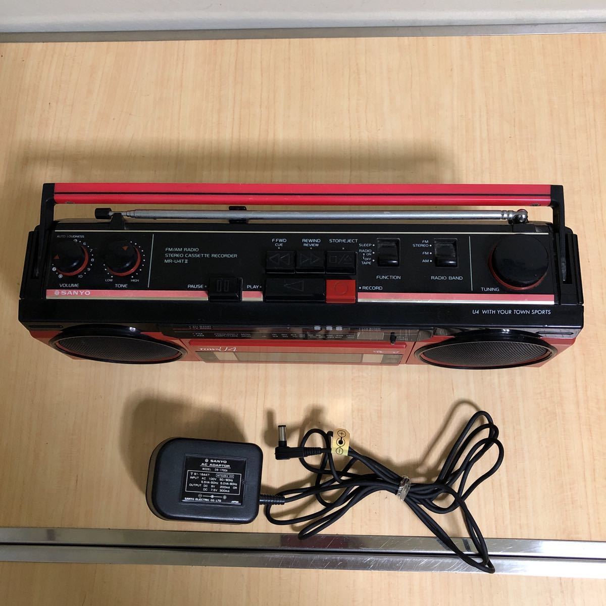 SANYO MR U4T Ⅱ 赤☆サンヨー・ラジカセ☆TOWN U4 ジャンク