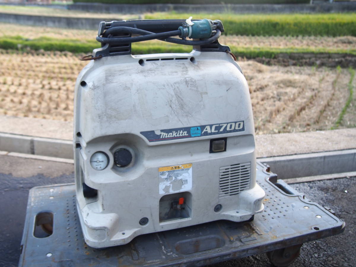 緊急値下げ □Makita マキタ AC700 エアコンプレッサー 100V DIY 肩 