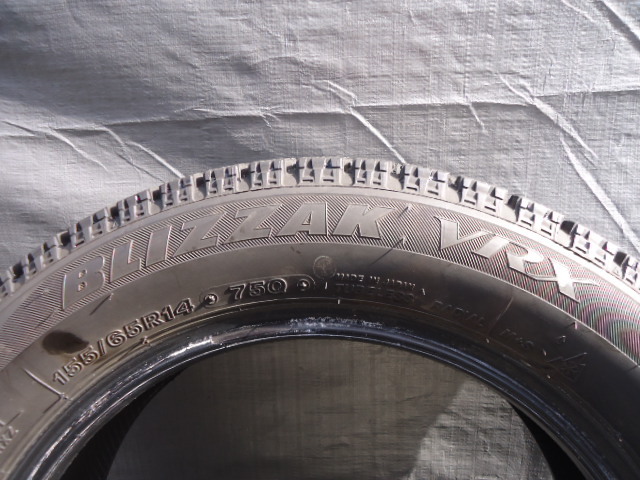 残ミゾ約8分山　中古品　ブリヂストン　VRX　155/65R14　2017年製造品　タント・スペーシア・N-BOXに最適です。_1