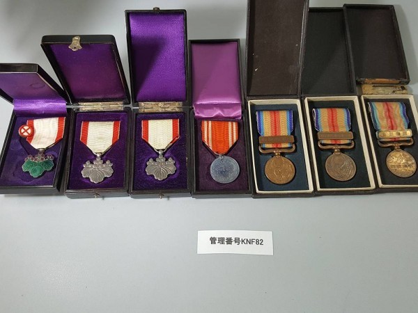 お買い得，人気 KNF82 勲章 ケース付き 7点 おまとめ ケース破損あり