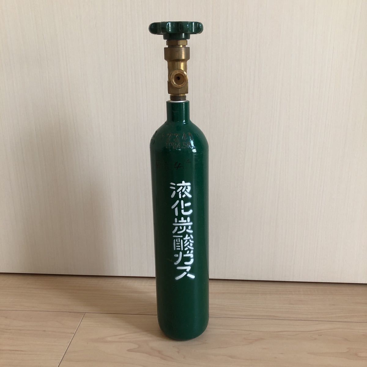 【安い，限定セール】 二酸化炭素 CO2 ガスボンベ 1.0Ｌ(その他)｜売買されたオークション情報、yahooの商品情報をアーカイブ公開 - オークファン CO2添加システム