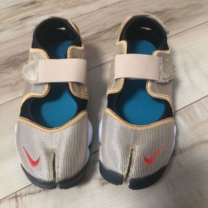 ナイキ エアリフト 25の平均価格は11 879円 ヤフオク 等のナイキ エアリフト 25のオークション売買情報は17件が掲載されています