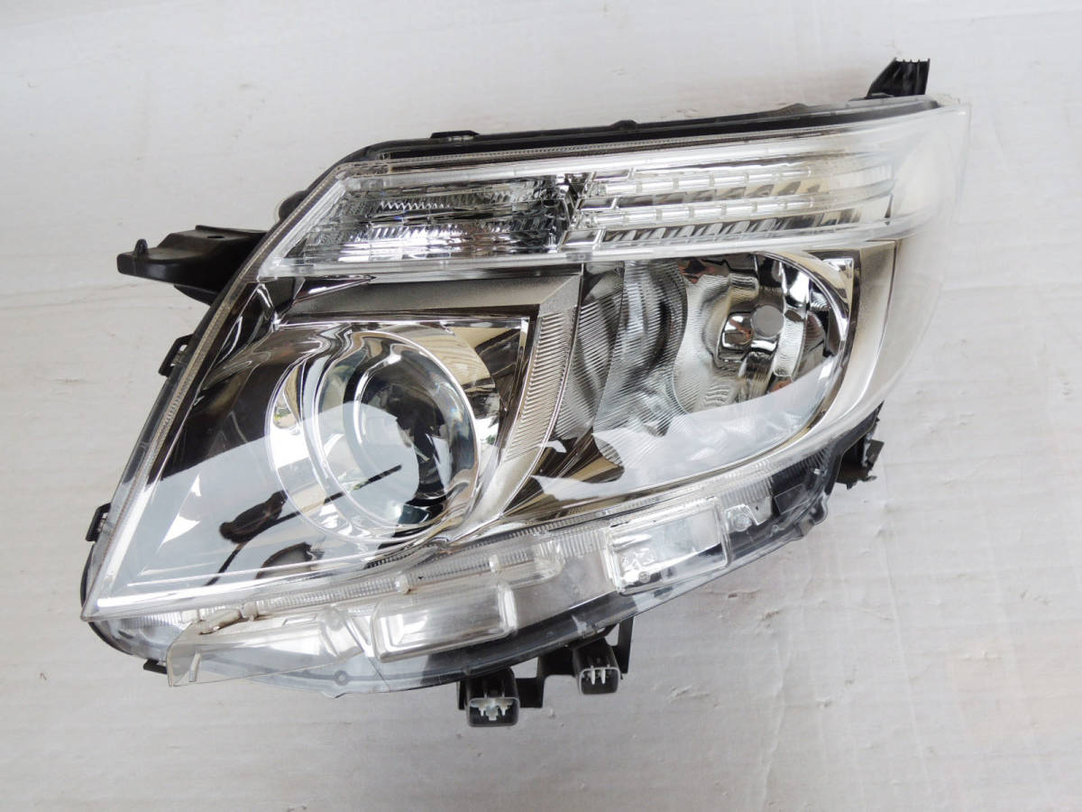 80 ノア　左ヘッドライト　LED エスクァイア ノア 80系 左LEDヘッドライト 28－227 パーツ トヨタ純正