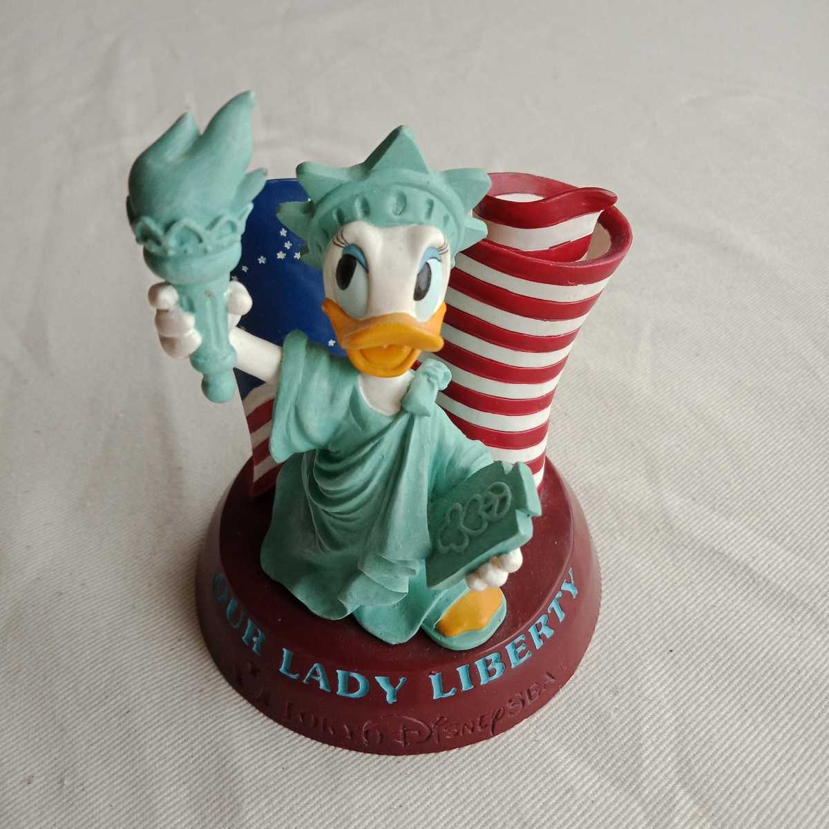激レア ディズニー デイジー ダック 自由の女神 星条旗 置物 キャラクター Disney 土産 ディズニーシー グランドオープン 当初 ディズニー 売買されたオークション情報 Yahooの商品情報をアーカイブ公開 オークファン Aucfan Com