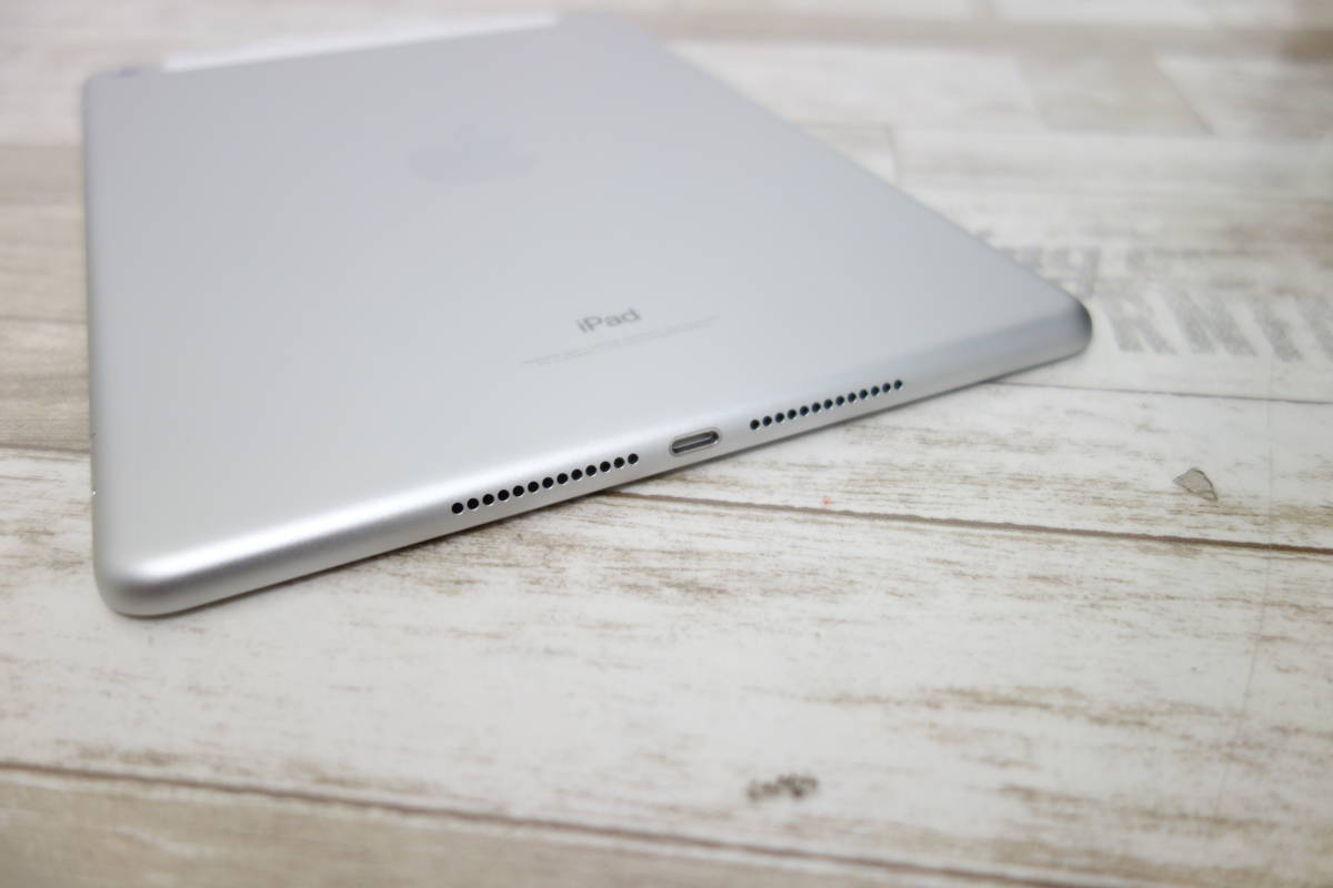 iPad 第6世代 32GB シルバー MR6P2J/A au版 (中古)-(管理NO