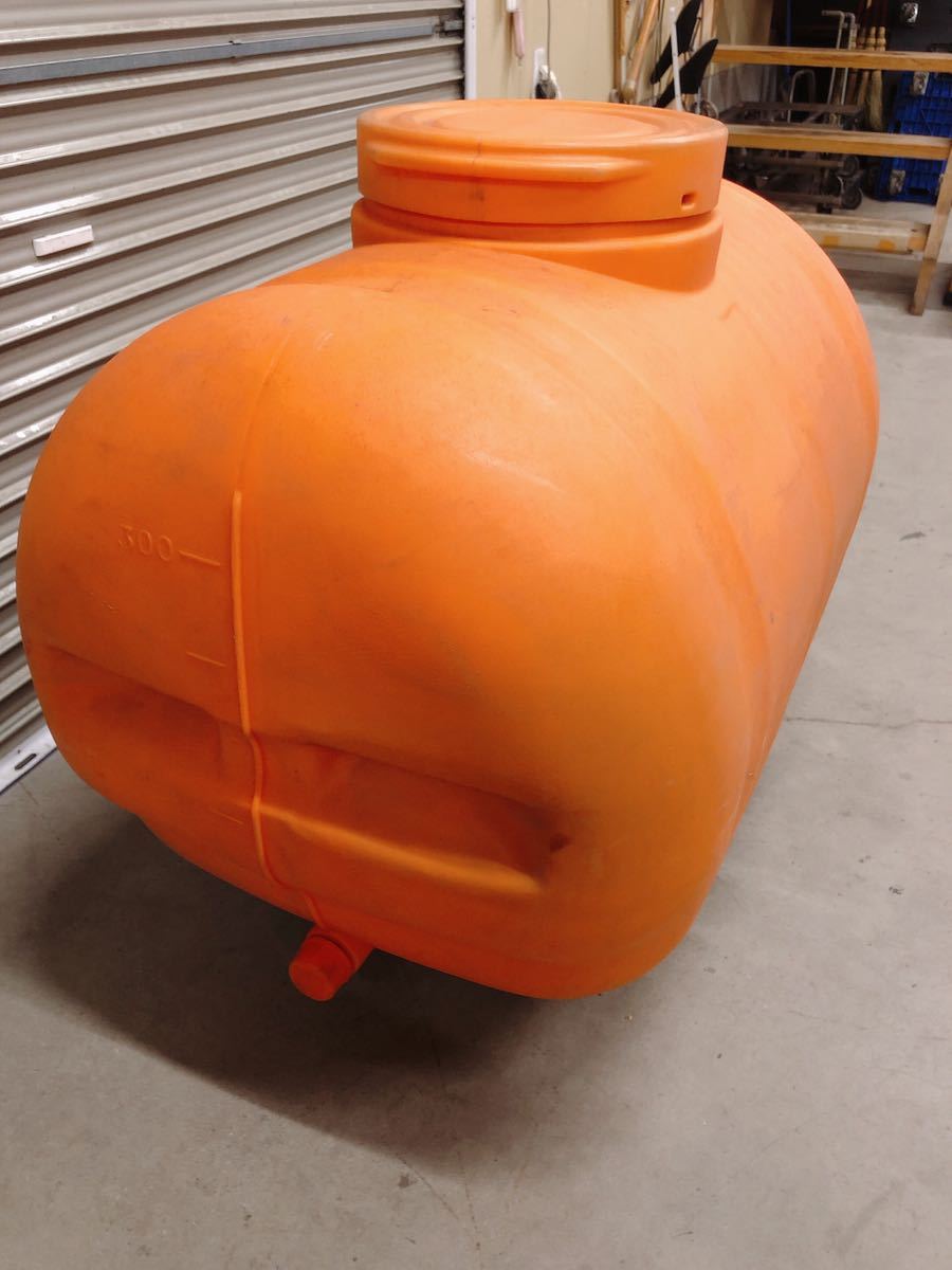 給水タンク 容量300l 防除槽 貯水タンク ポリタンク 引取歓迎 茨城県常陸大宮市 0412え6 I外 260 農業機械 売買されたオークション情報 Yahooの商品情報をアーカイブ公開 オークファン Aucfan Com