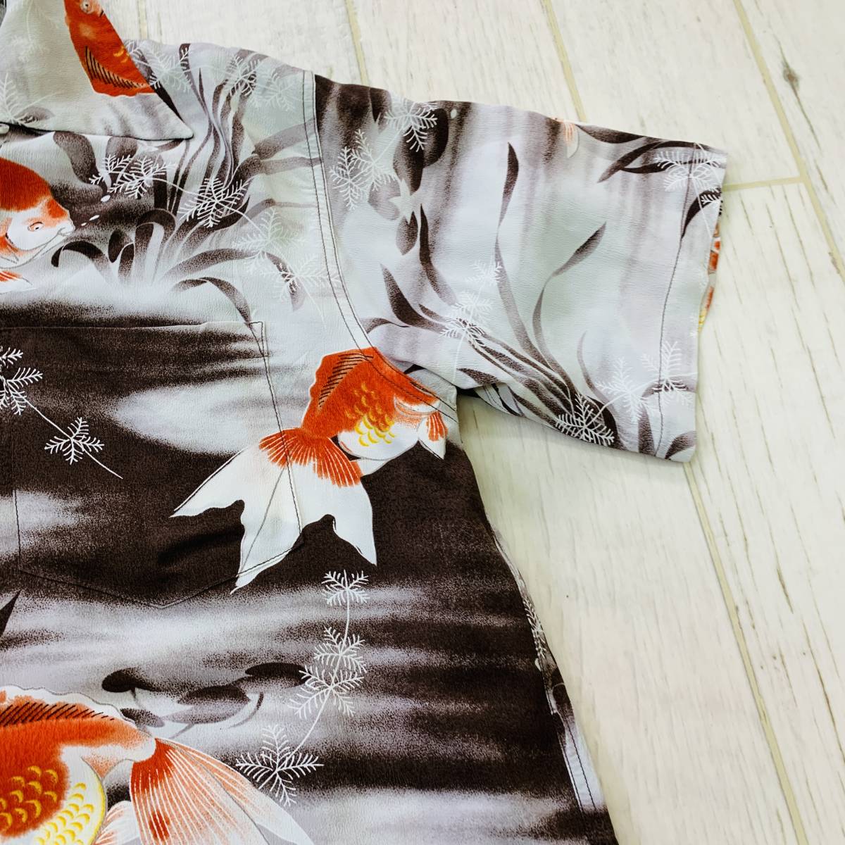 F-11　サンサーフ/SUN SURF(東洋エンタープライズ)！レーヨン100％　和柄（金魚）アロハシャツ　美品 - SUN SURF HAWAIIAN RAYON SS39230