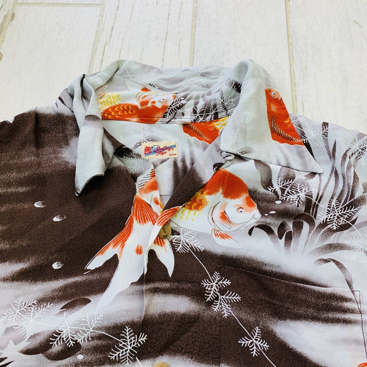 F-11　サンサーフ/SUN SURF(東洋エンタープライズ)！レーヨン100％　和柄（金魚）アロハシャツ　美品 - SUN SURF HAWAIIAN RAYON SS39230