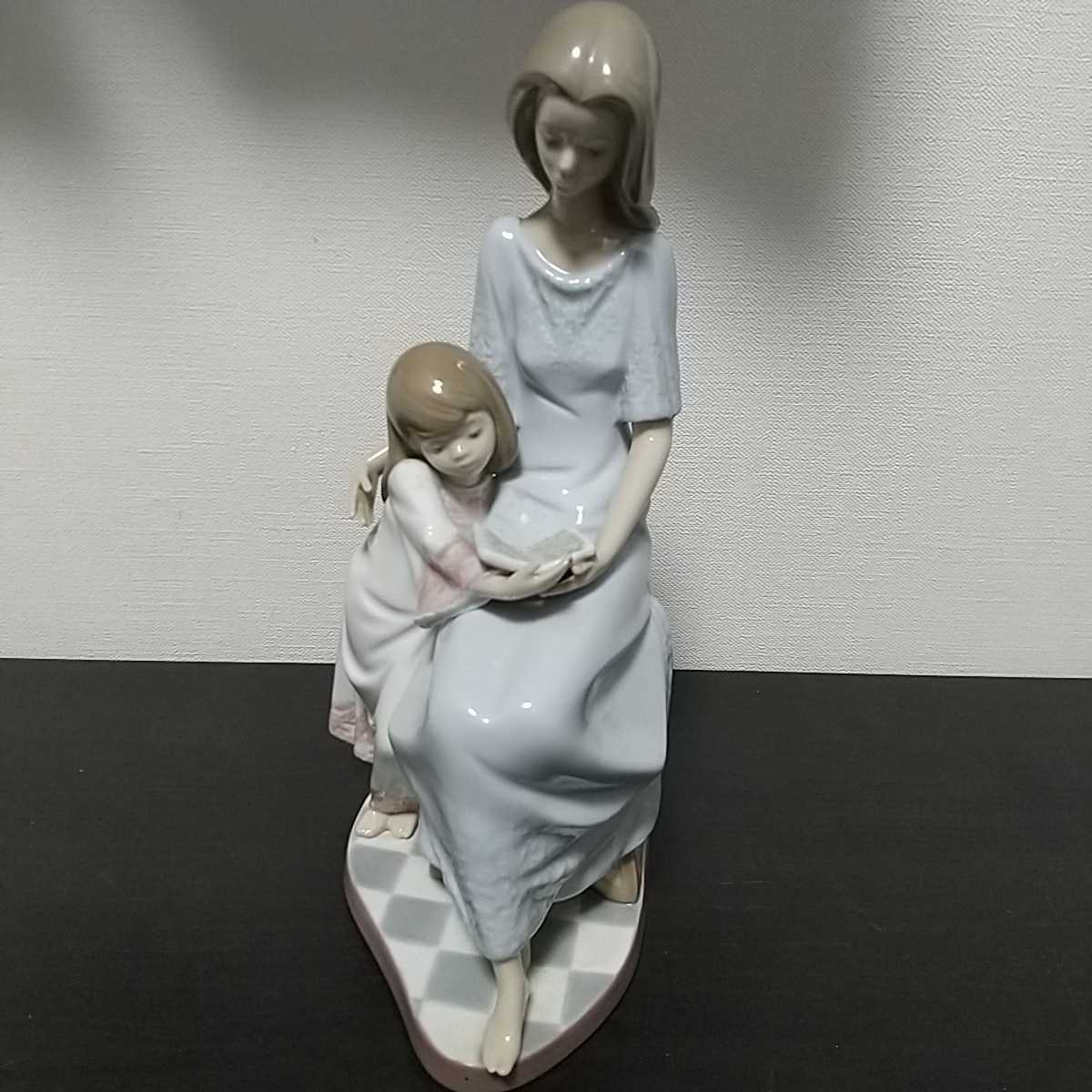 ◇中古品◇ LLADRO リヤドロ おやすみ前のご本 陶器 人形 置物