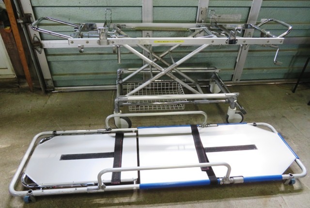 PARAMOUNT BED/パラマウントベッド K715 ハイローストレッチャー 救急 搬送 介護 現状⑦