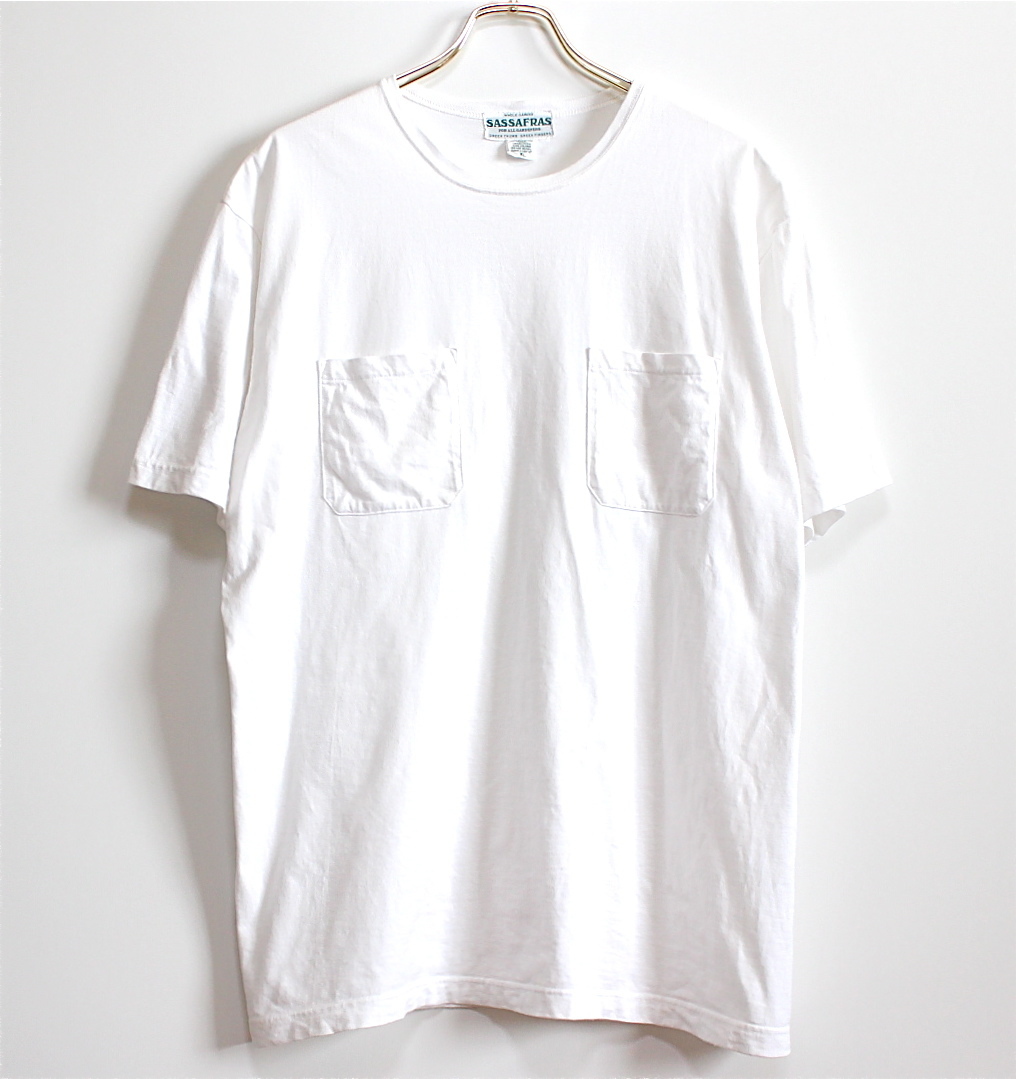 T POCKET 1&frasl;2』 SASSAFRAS『CHOP CORNER White ササフラス・ポストオーバーオールズ・ラリースミス・セントジェームス T-Shirt Pocket – Sassafras（カラーホワイト）（Tシャツ・カットソー MSCHF Fit Relaxed Organic OG