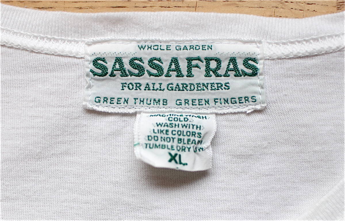 T POCKET 1&frasl;2』 SASSAFRAS『CHOP CORNER White ササフラス・ポストオーバーオールズ・ラリースミス・セントジェームス T-Shirt Pocket – Sassafras（カラーホワイト）（Tシャツ・カットソー MSCHF Fit Relaxed Organic OG