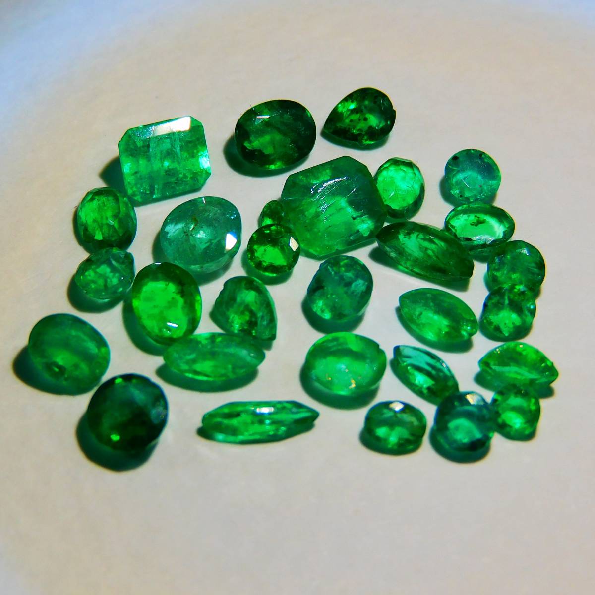 【HOT，新作登場】 天然エメラルド5ct まとめ ルース 裸石 emerald beryl 宝石 ジュエリー ナチュラル ベリル 緑玉(エメラルド)｜売買されたオークション情報、yahooの商品情報をアーカイブ公開 - オークファン エメラルド