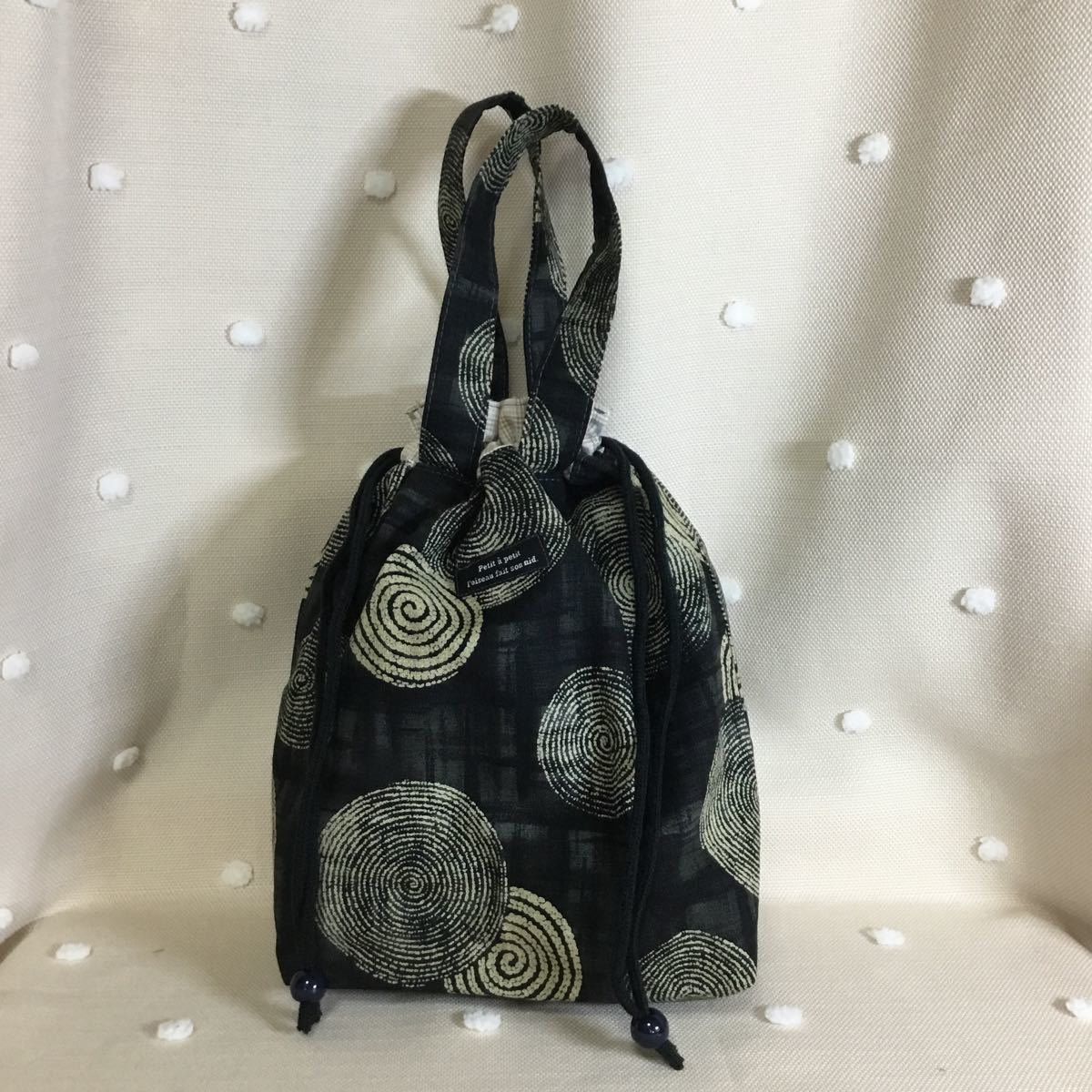 ハンドメイド 持ち手付き巾着袋 和柄な渦巻きサークル柄 黒 女性用 売買されたオークション情報 Yahooの商品情報をアーカイブ公開 オークファン Aucfan Com