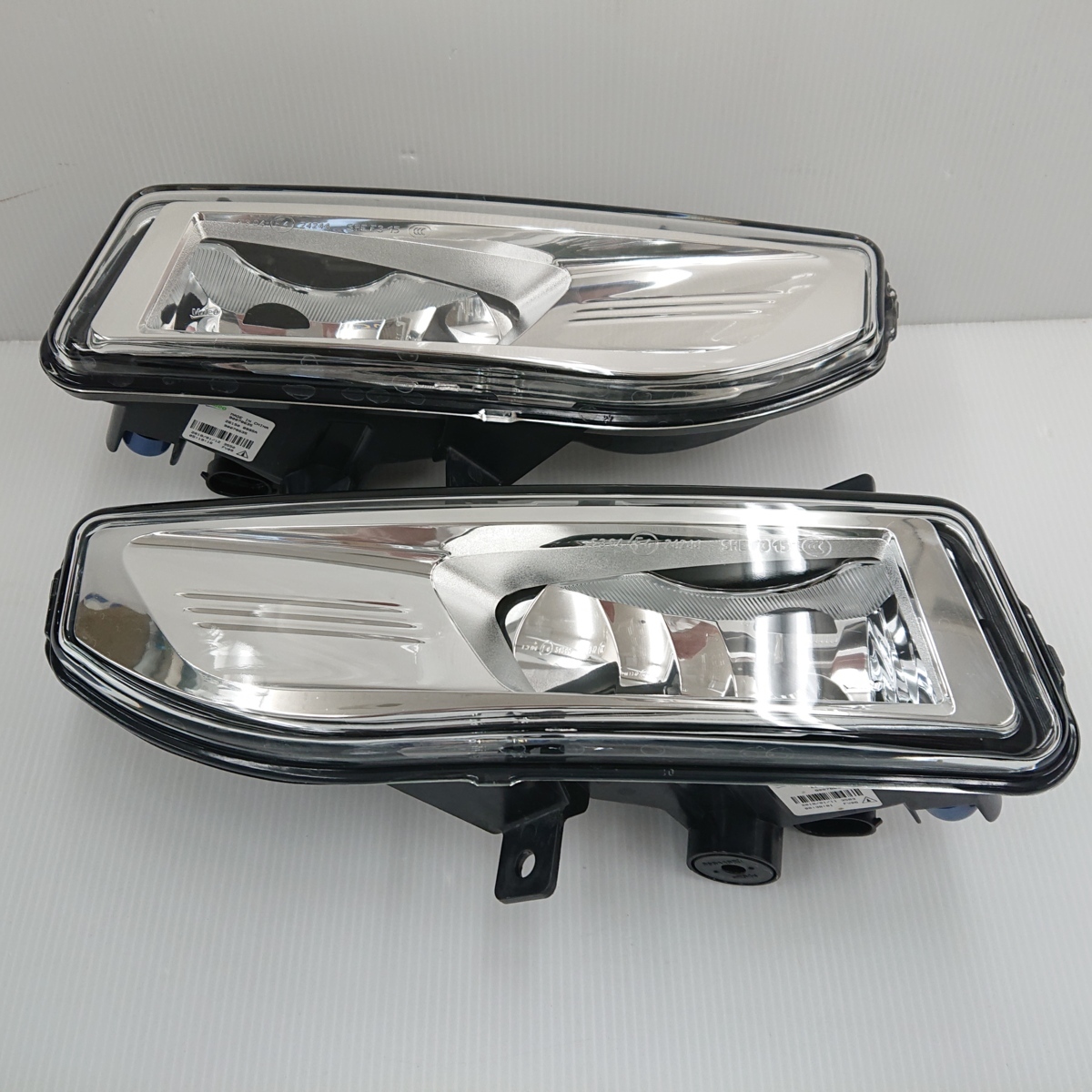 日産 セレナ - 年式：R2年 C27 セレナの中古車・相場情報｜中古車検索 ★中古品★日産純正　セレナ C27 エクストレイル T32 左右　フォグランプ Valeo 26150-8995A 26155-8995A 90078634 90078635