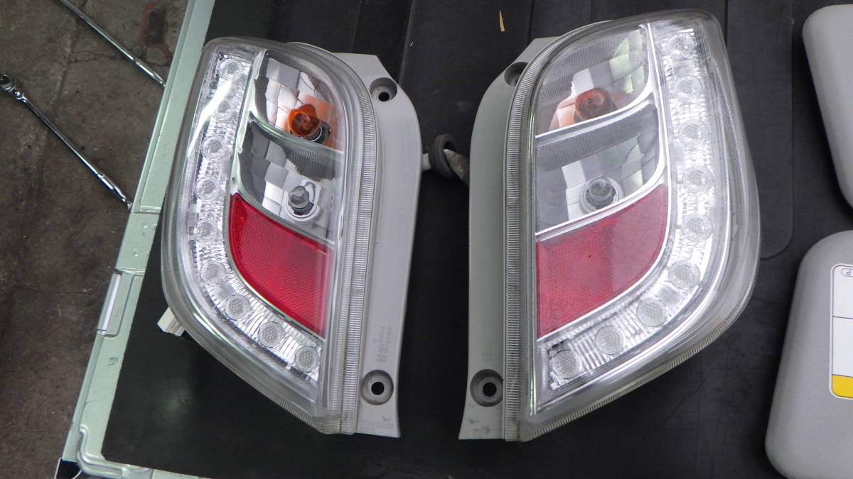 ミライース クリア テールランプ DBA-LA300 後期用 左右セット 送料込 ミライース 後期 クリア LED テールランプ LA300S 美品 ダイハツ