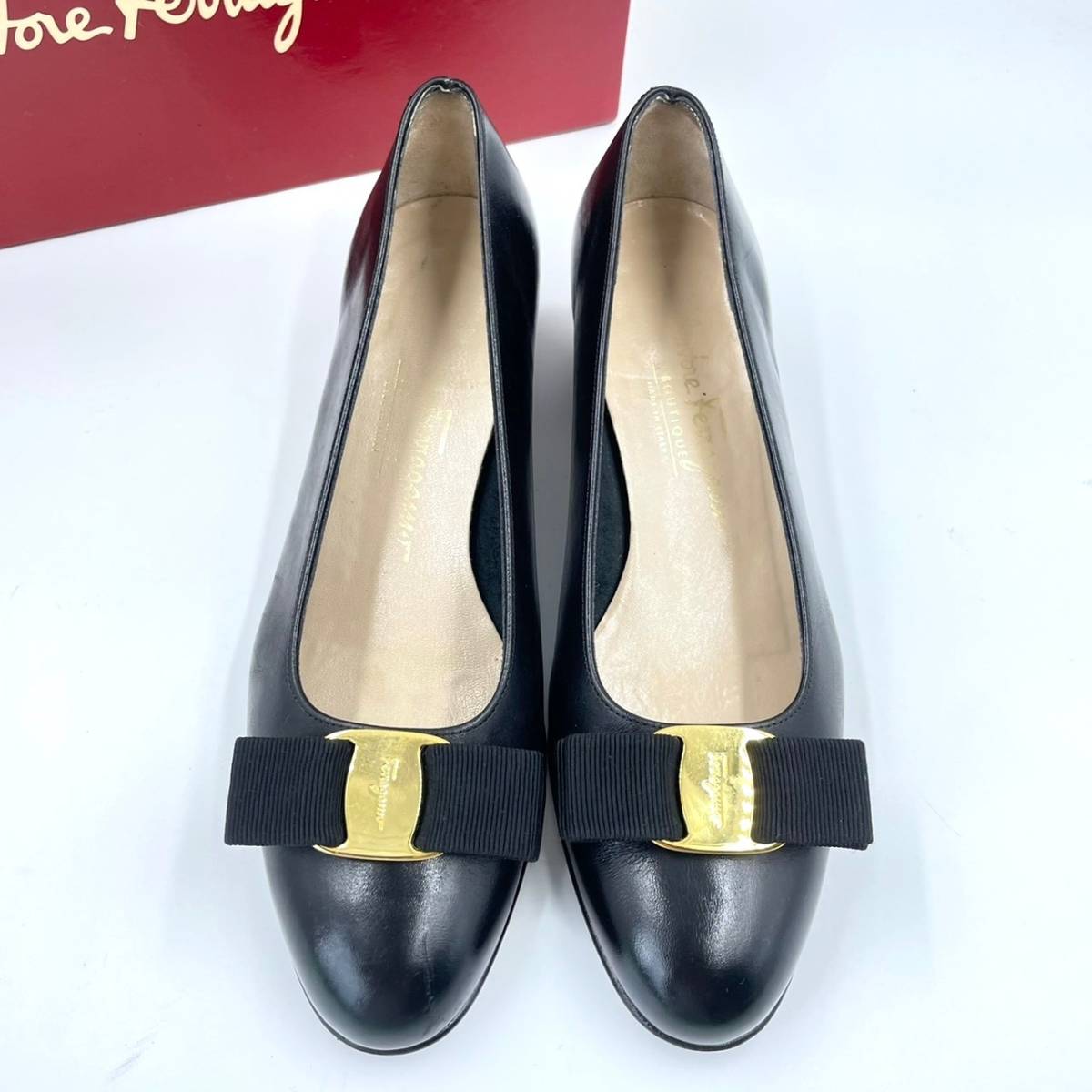 【美品】フェラガモ ヴァラ リボン レザー ローヒール パンプス ブラック 6C 2 Salvatore Ferragamo サルヴァトーレフェラガモ 本 ラウンドトゥ 本革パンプス