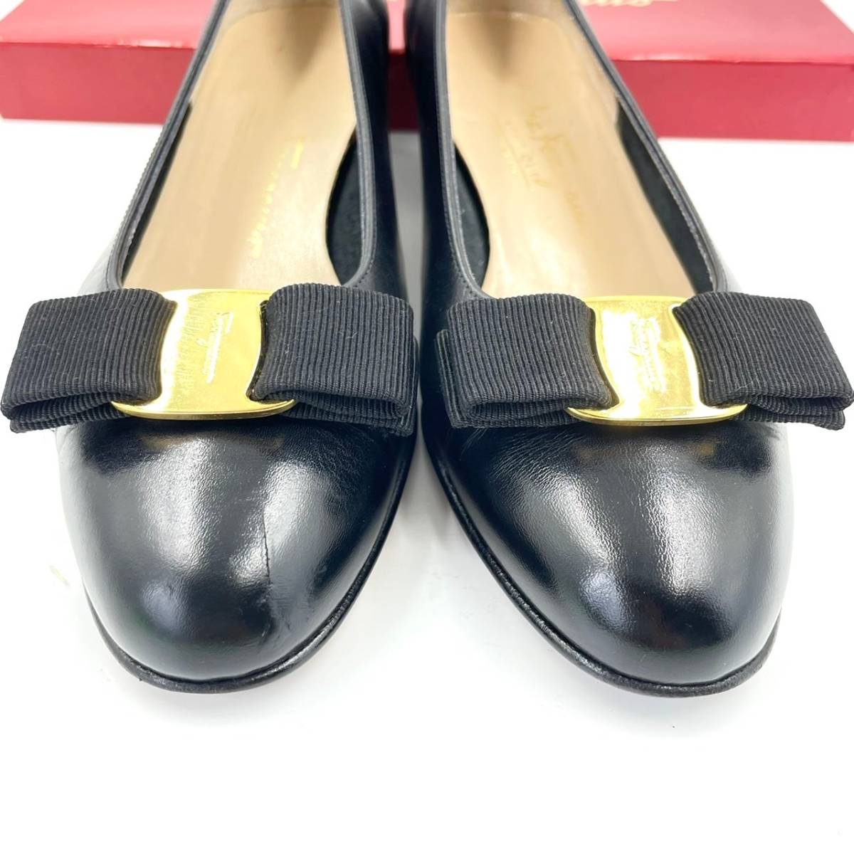 【美品】フェラガモ ヴァラ リボン レザー ローヒール パンプス ブラック 6C 2 Salvatore Ferragamo サルヴァトーレフェラガモ 本 ラウンドトゥ 本革パンプス