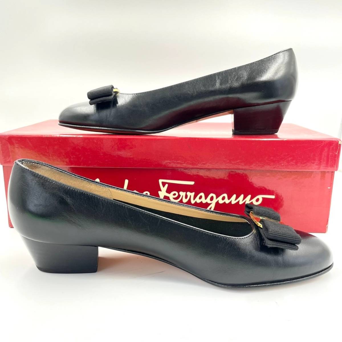 【美品】フェラガモ ヴァラ リボン レザー ローヒール パンプス ブラック 6C 2 Salvatore Ferragamo サルヴァトーレフェラガモ 本 ラウンドトゥ 本革パンプス