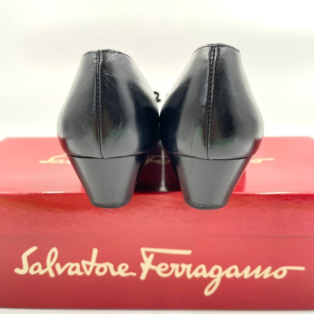 【美品】フェラガモ ヴァラ リボン レザー ローヒール パンプス ブラック 6C 2 Salvatore Ferragamo サルヴァトーレフェラガモ 本 ラウンドトゥ 本革パンプス