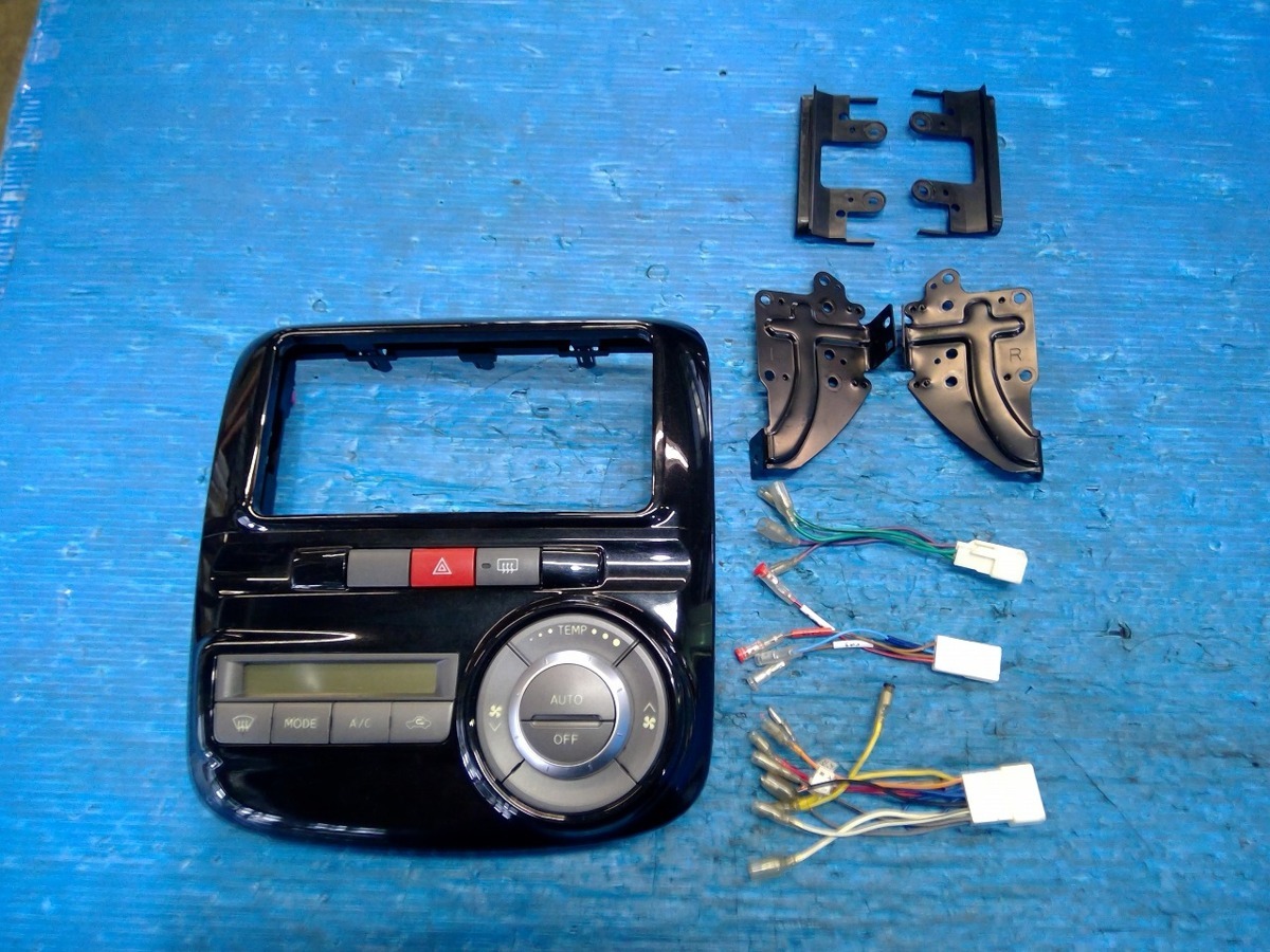 タント L375S L385S 純正 ピアノブラック 7型ワイド/200mmナビ