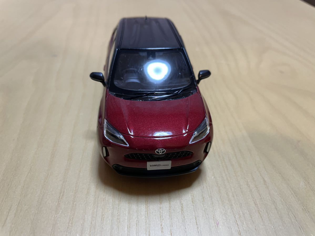 トヨタ ヤリスクロス ブラックマイカ×センシュアルレッドマイカ カラー