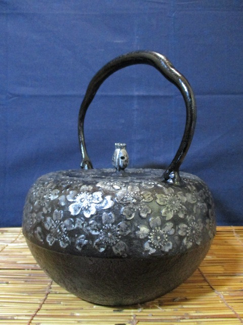 南部鉄器 - 桜模様 Yahoo!オークション 照光堂 砂鉄桜紋鉄瓶 萬桜 薫山