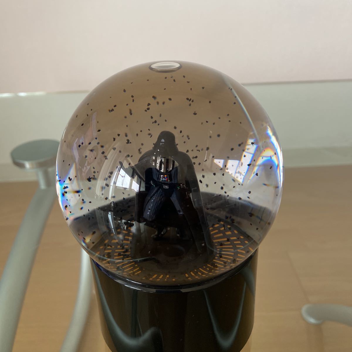 ダース・ベイダー」の原寸大マスクスピーカー発売--操作音はアノ音 
