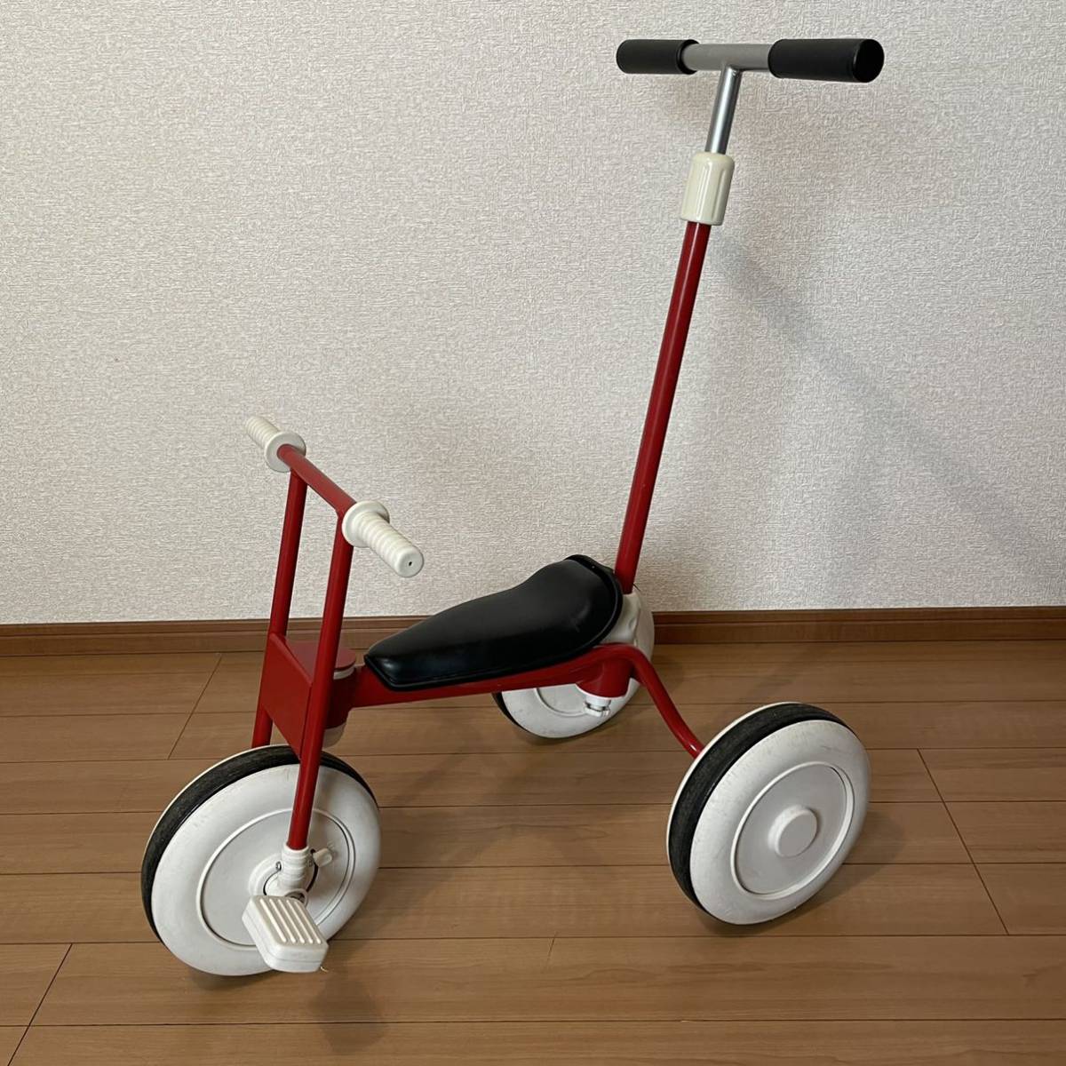 無印良品 三輪車 レッド 無印良品 三輪車 レッド 舵取り棒付き 赤色 