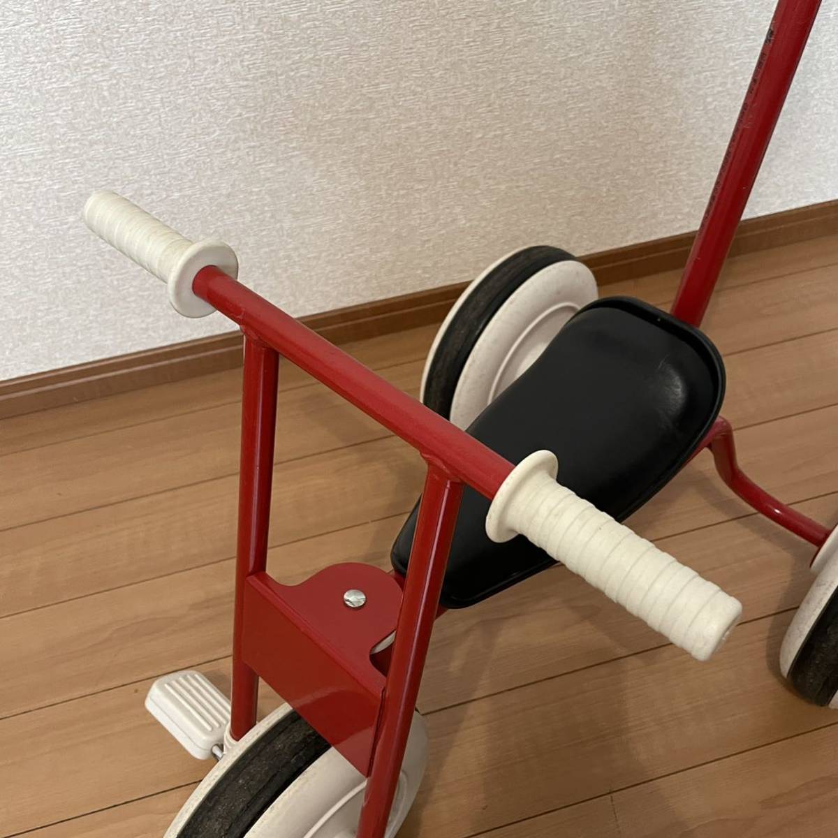 無印良品 三輪車 レッド 無印良品 三輪車 レッド 舵取り棒付き 赤色 