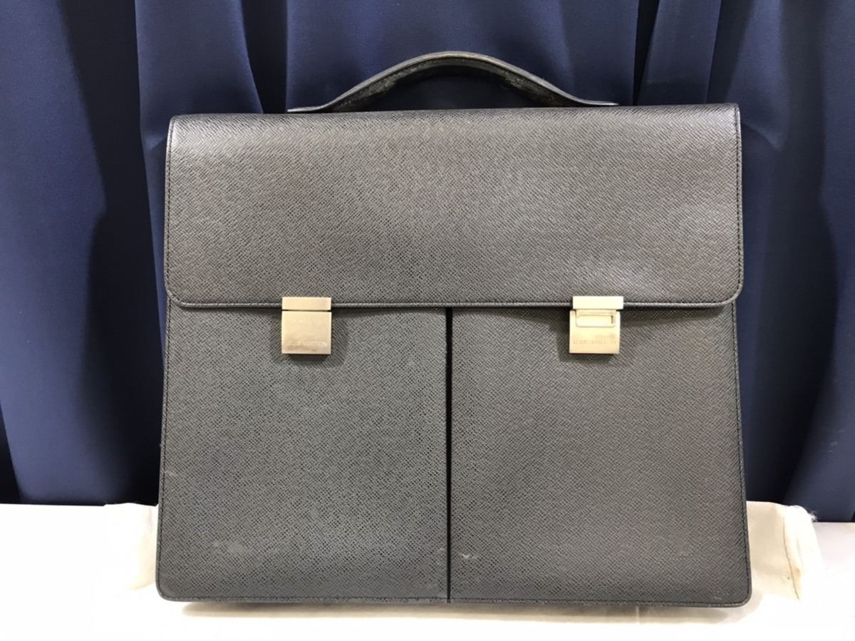 □中古☆LOUIS VUITTON ルイヴィトン タイガ セルヴィエット・カザン 