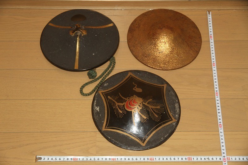 家紋金箔押 木制黒漆塗変り陣笠三点 帽子 甲冑 鎧兜 具足 古美術品