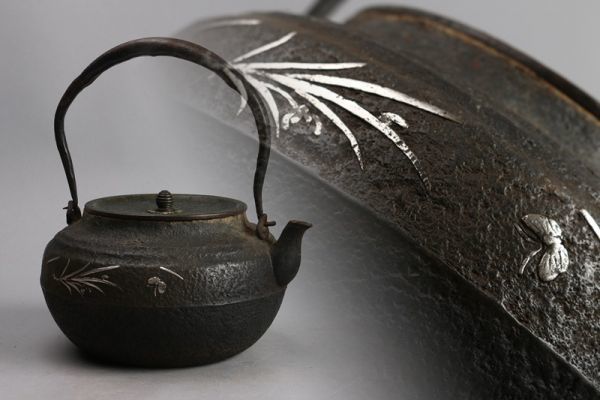 煎茶道具 鉄瓶 時代物 | 巾着 蓋裏に銘？ 時代釜師造 龍文堂
