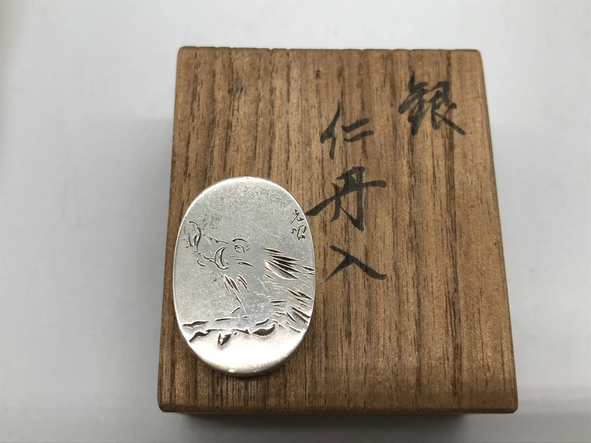 ◇◇仁丹ケース 銀製品 イノシシ柄 昭和レトロ その他 仁丹入れ 君が代