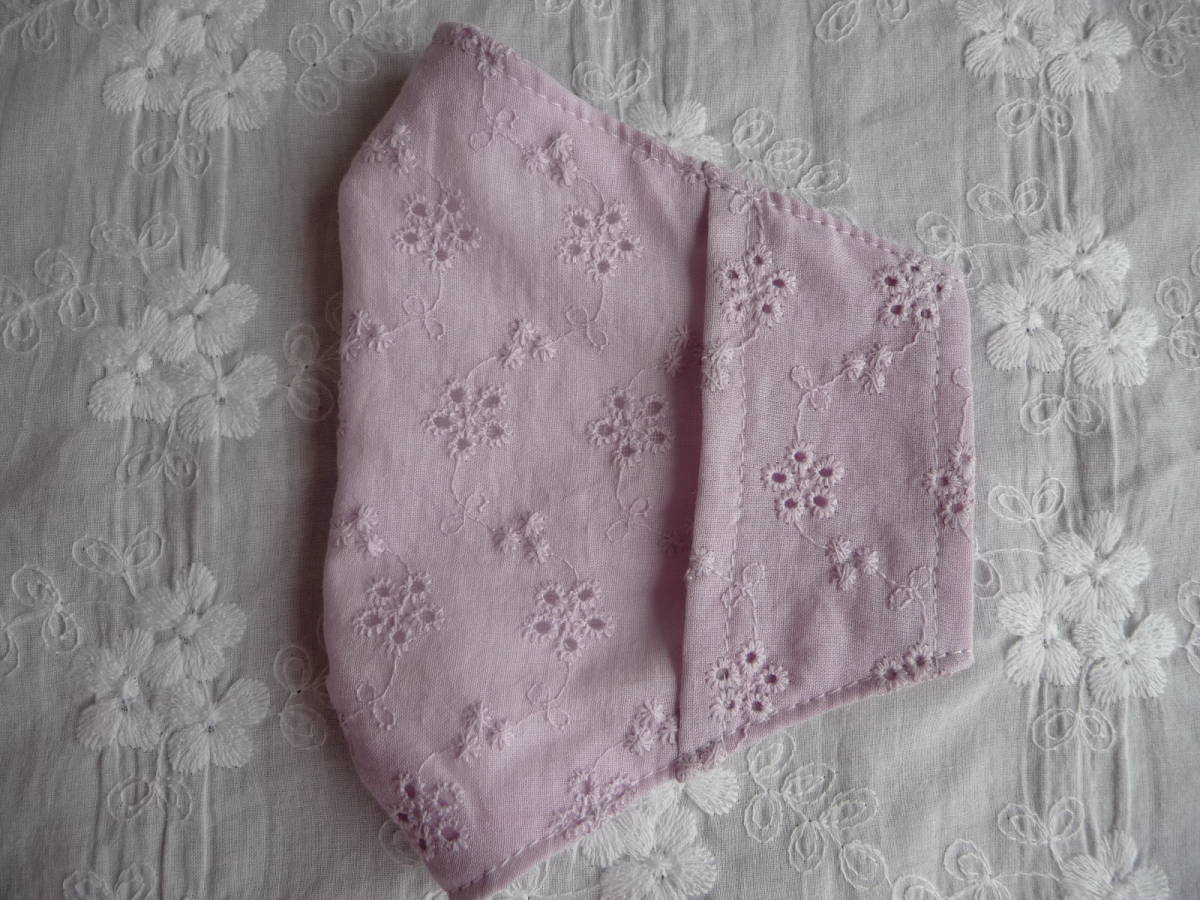 ＊夏仕様♪汗吸収→涼感 エバークール+UV加工ダブルガーゼ使用　不織布マスク用マスクカバー　ゴム通し口あり　花刺繍ラベンダー色＊_3